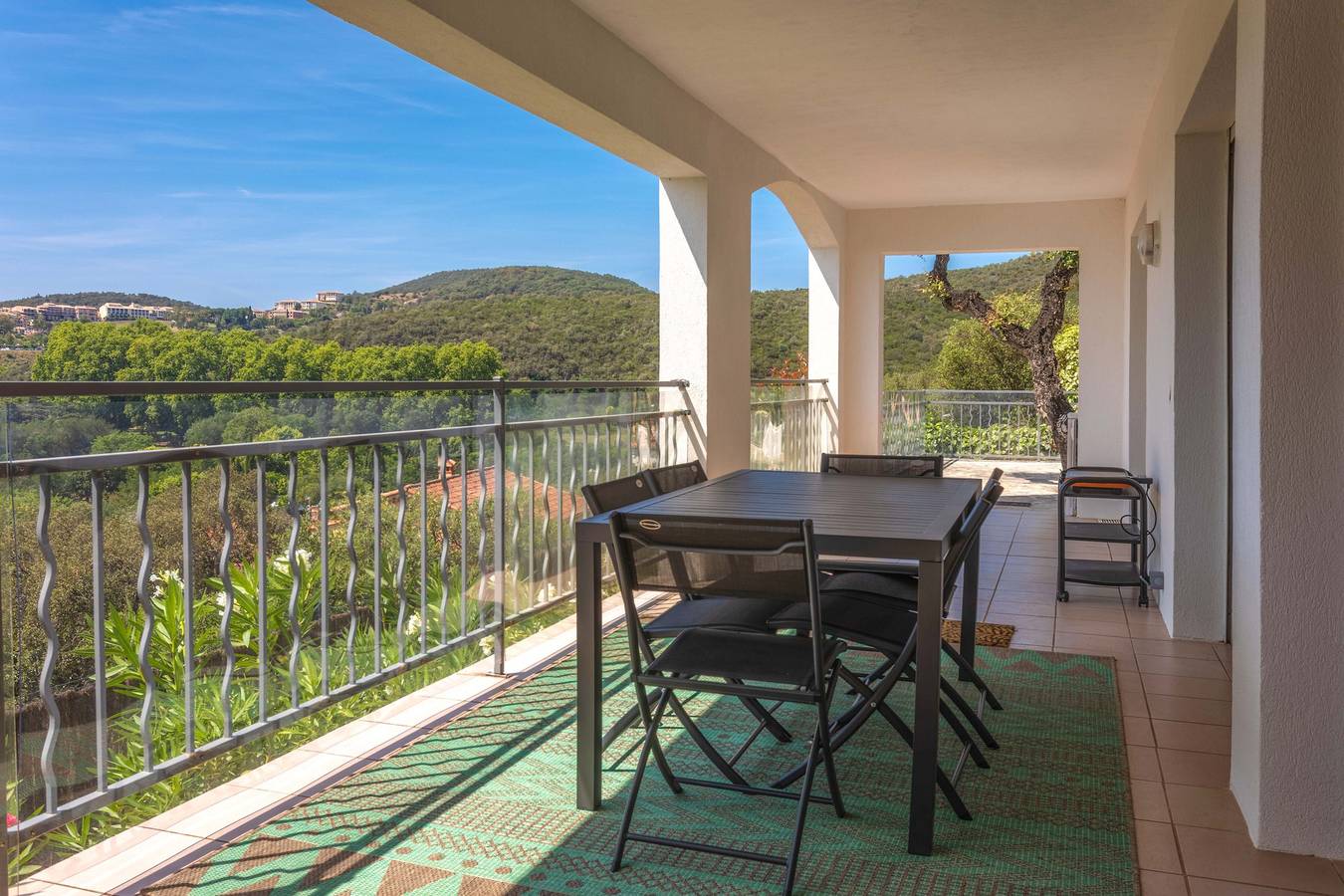 Ganze Wohnung, Appartement "Le Plein Sud" mit Meerblick, Wlan und Klimaanlage in Saint-Raphaël, Mittelmeerküste (Frankreich)
