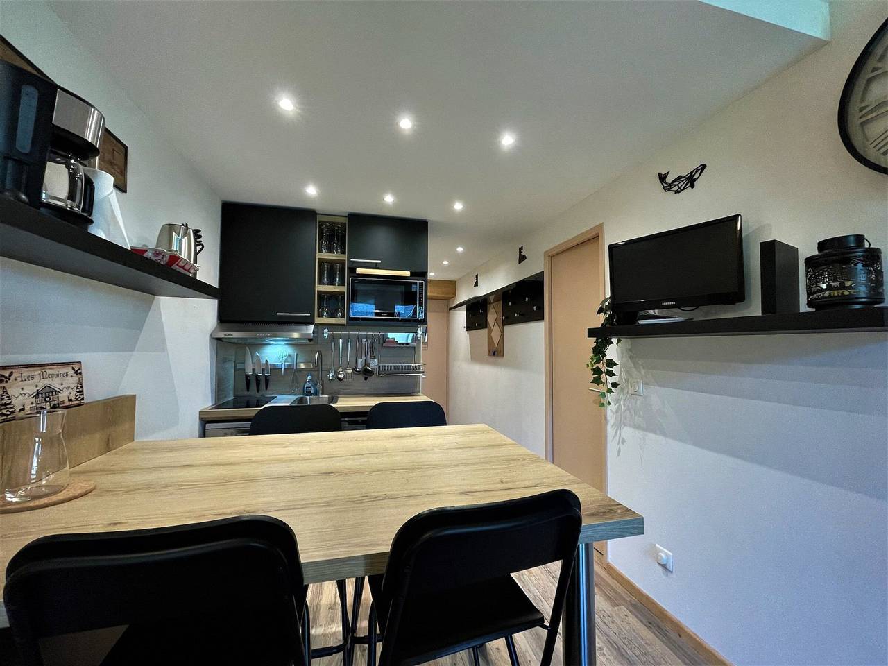 Ganze Wohnung, Renoviertes Studio für 4 Pers. mit Balkon, direkt an den Pisten, 27 m² in Les Menuires, Saint-Martin-de-Belleville