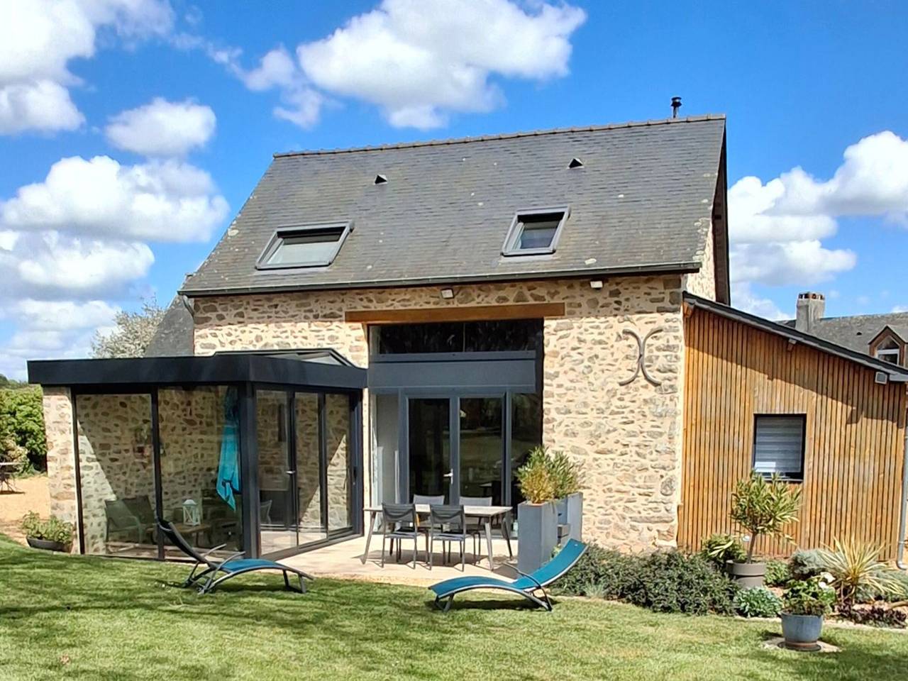 Gîte de charme avec étang privé et pêche, jardin, Bbq, fibre, 2 chambres - Alexain in Alexain, Mayenne