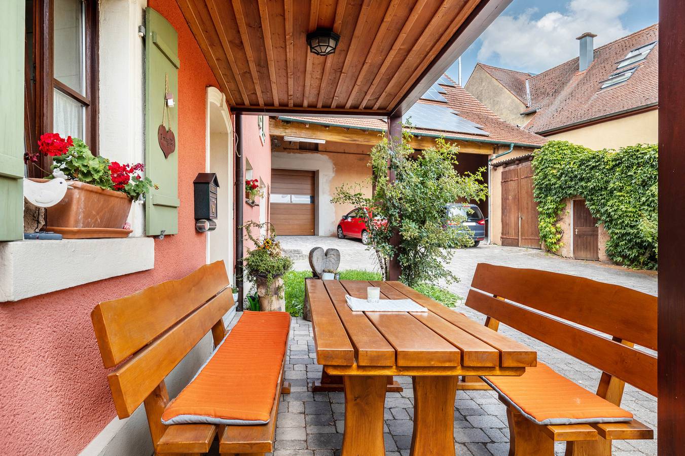 Ganze Wohnung, Apartment 'Alpaka Erlebnishof' mit gemeinsamer Terrasse, privatem Garten und Wlan in Dinkelsbühl, Romantische Straße