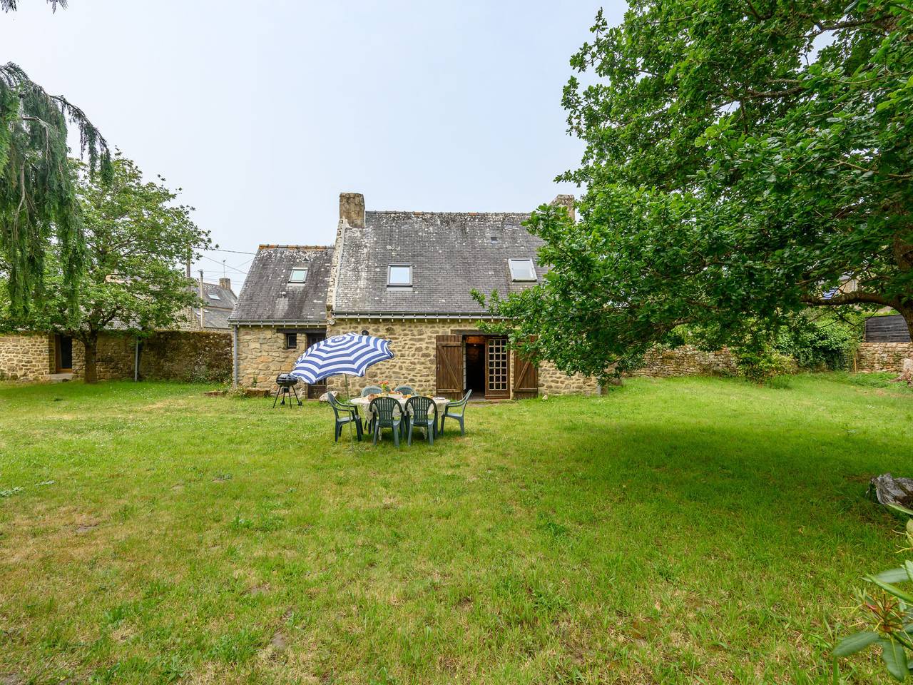 Ty Maen in Saint-Philibert, Côte des Mégalithes