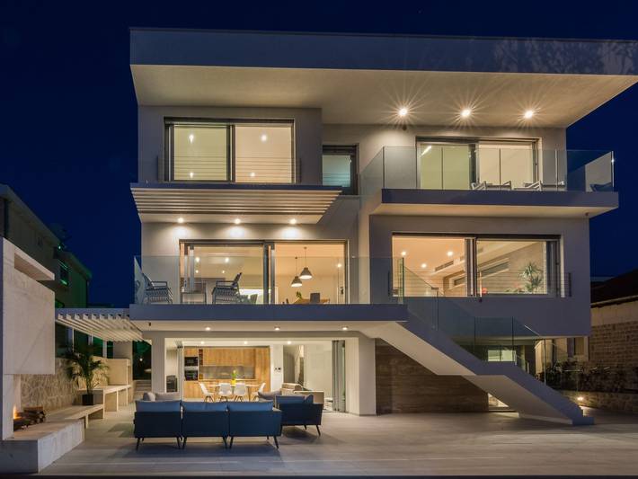 Ferienhaus für 10 Personen, mit Balkon/Terrasse und Balkon sowie Terrasse in Zadar (Kommun)