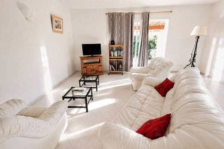 Location de vacances pour 6 personnes, avec jardin et terrasse à Santa-Lucia-di-Moriani