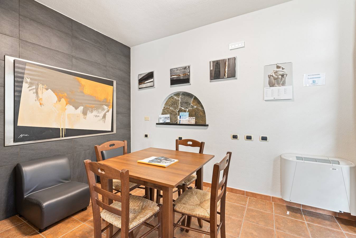 Entire apartment, Apartment '2' with Shared Garden, Wi-Fi and Air Conditioning in Cabras, Stagno di Càbras