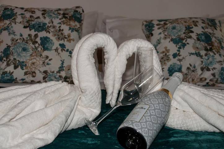 Appartement de vacances pour 2 personnes, avec terrasse et vue ainsi que jardin et piscine