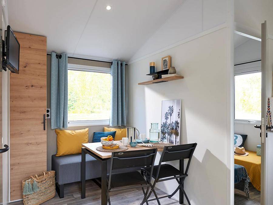 Camping Le Bosquet - Mobilheim 4 personen - Bikini - 2 Zimmer - 23 m2 (+halbüberdachte Terrasse 11 m2) 4 Personen in Domme, Périgord Noir