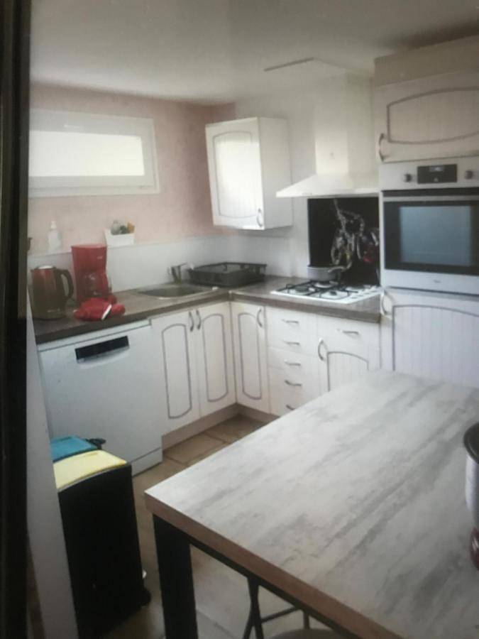 Appartement de vacances entier, Double Room with Garden View in Puy-Guillaume, Parc Naturel Régional Livradois-Forez