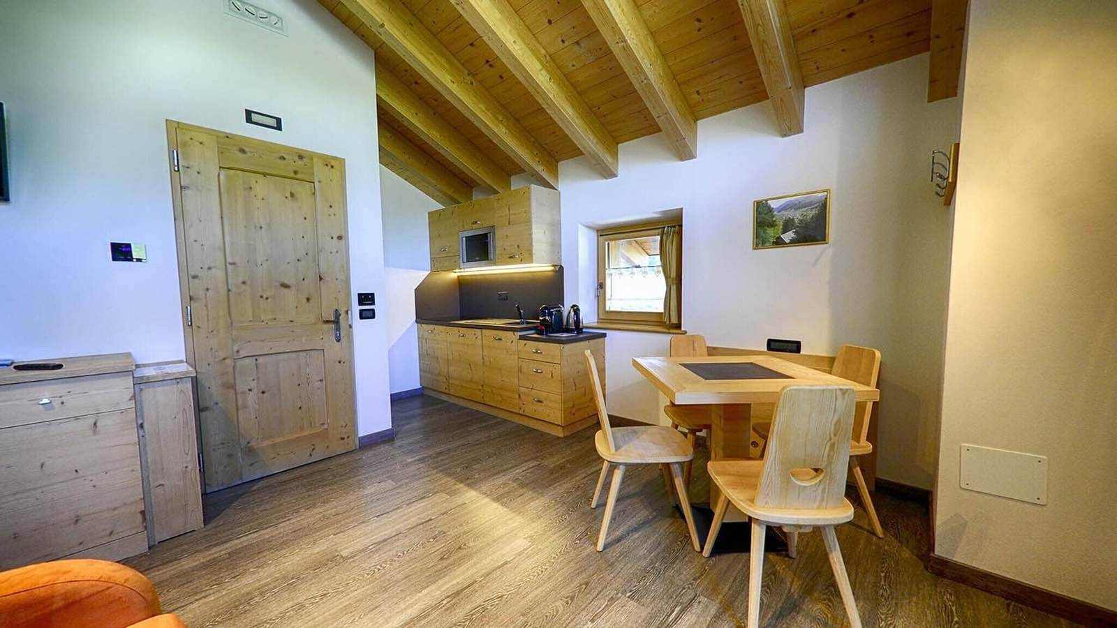 Appartamento intero, Appartamento Paradisin - Baita Cusini con vista sulle montagne, area benessere e Wi-Fi in Teola, Livigno