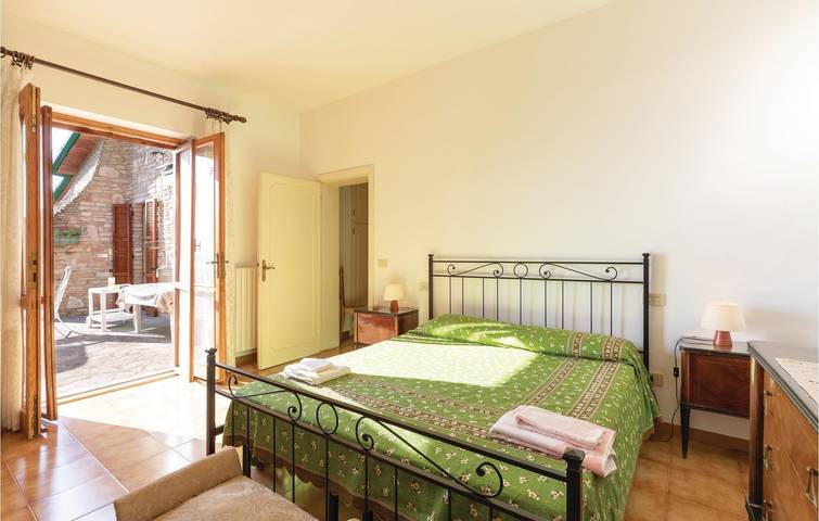 Magione Garden Apartment with WiFi & Parking in Magione, Lake Trasimeno