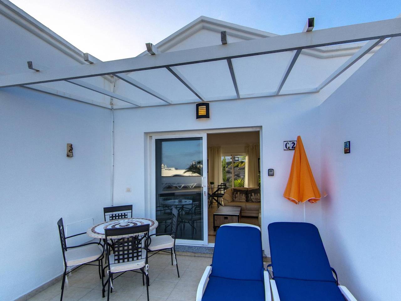 Bungalow acogedor cerca del mar con piscina climatizada y Wi-Fi en Charco del Palo in Charco del Palo, Haría