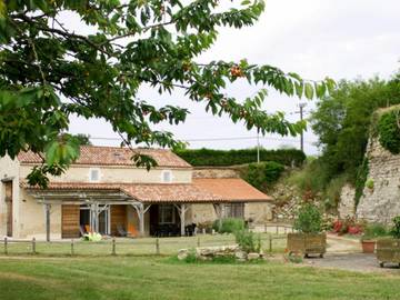 Gîte pour 8 personnes, avec jardin à Foussais-Payré