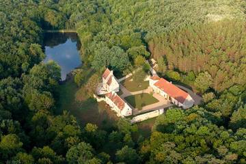 Gîte pour 2 personnes, avec jardin et piscine ainsi que vue et sauna à Chalais (Indre)