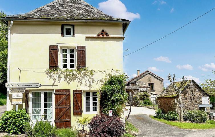 Location de vacances pour 6 personnes, avec piscine ainsi que terrasse et jardin, animaux acceptés à Jouqueviel - 4