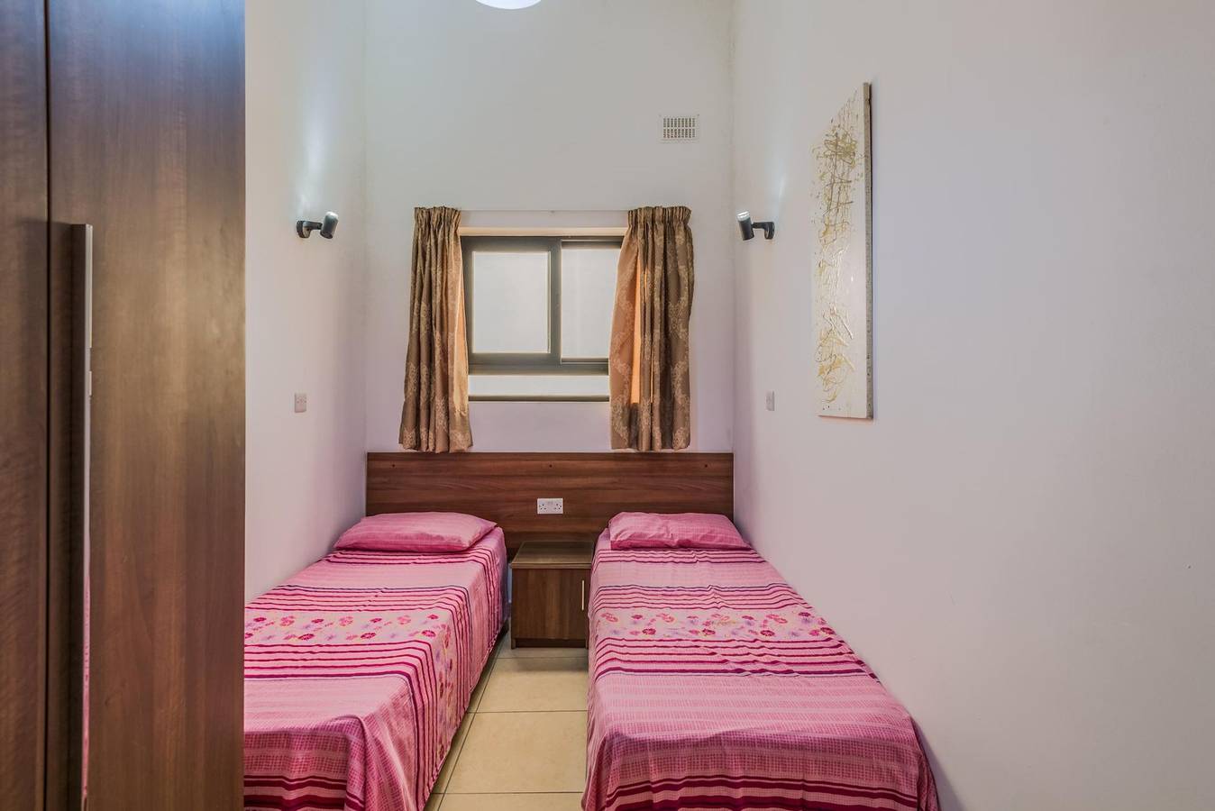 Entire apartment, Getawaysmalta - Blue Harbour Seafront 2-Bedroom Apartment in St Paul's Bay in St. Paul's Bay, Malta Island