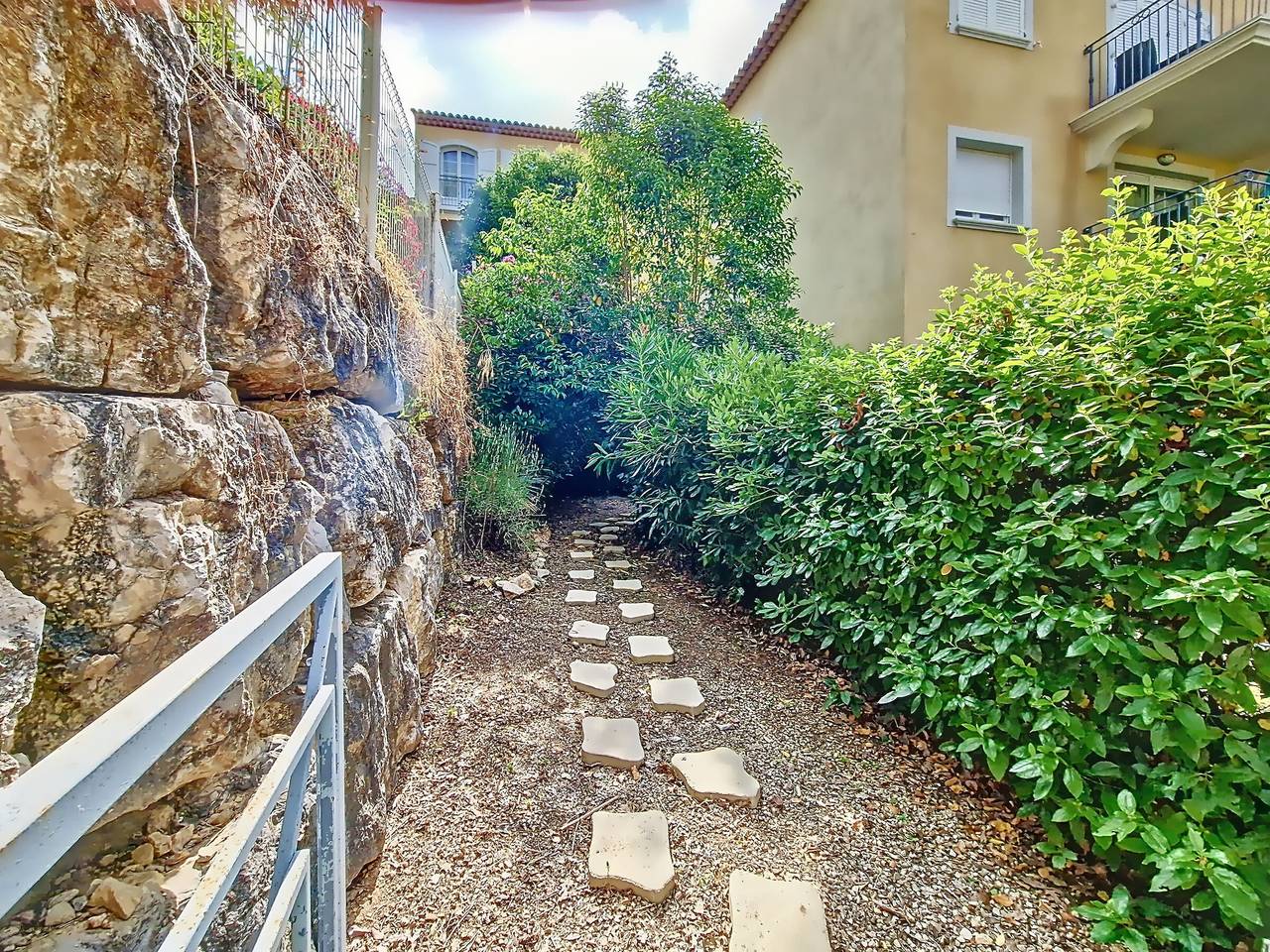 Entire studio, Quiet studio, pool, pets allowed, air conditioning, Var in Callian, Draguignan region