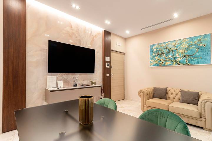 Entire apartment, Apartment 'Ginex Luxury Suite' with Balcony, Wi-Fi and Air Conditioning in Trani, Barletta-Andria-Trani