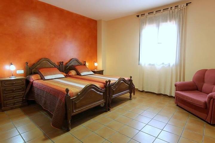 Hotel para 4 personas, con vistas además de piscina y jardín en La Vera - 4