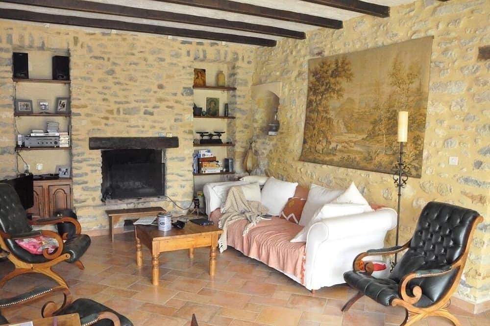 Très beau mas entièrement rénové avec grande piscine et jardin provençal  clos. in Cavillargues, Région de Nîmes