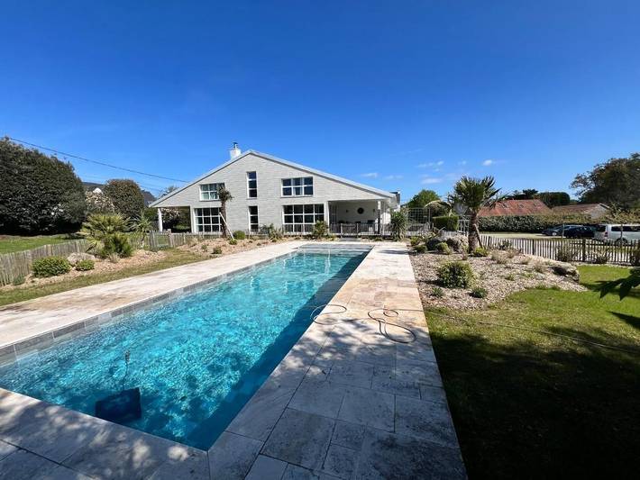Chambre d’hôte pour 18 personnes, avec bassin pour enfant et jardin ainsi que piscine et vue, animaux acceptés à Pénestin