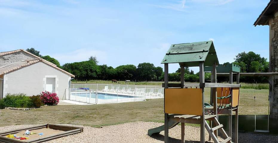 Location de vacances pour 6 personnes, avec piscine et jardin, animaux acceptés à Saint-Vincent-la-Châtre - 2