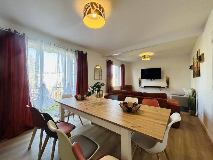 Location de vacances pour 12 personnes, avec terrasse à Les Ponts-de-Cé