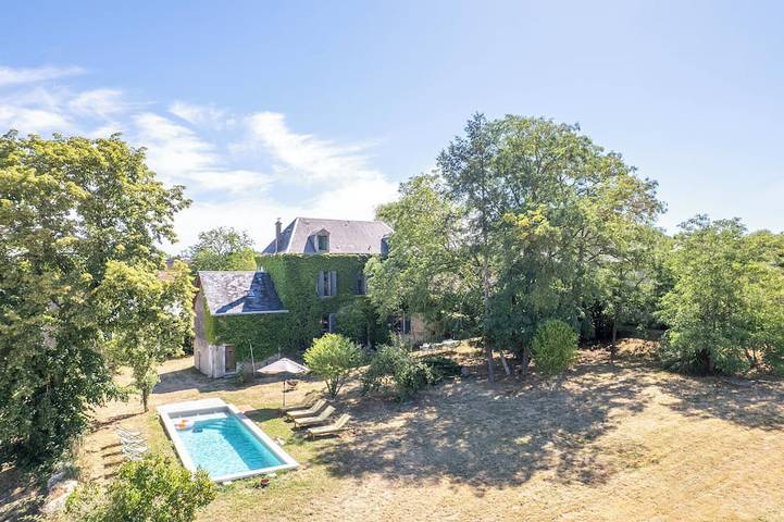Location de vacances pour 8 personnes, avec jardin et piscine à Le Pêchereau
