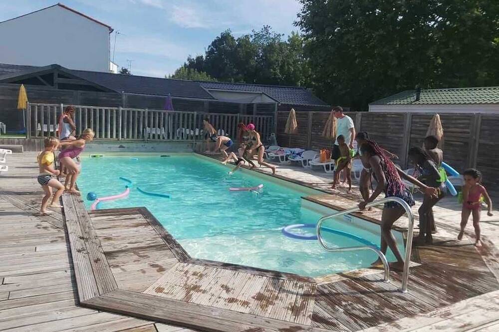 Camping 3 étoiles - Piscine - ccbbbeh in Surgères, Rochefort region