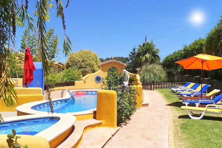 Villa für 12 Personen, mit Balkon und Whirlpool sowie Garten