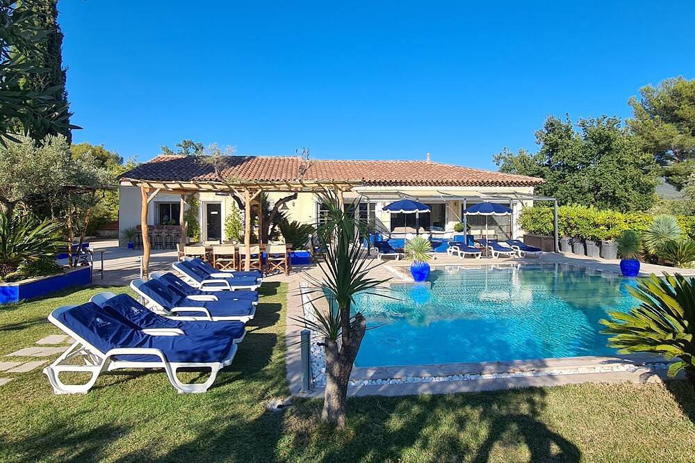 Villa rental with pool Var in Le Beausset, Toulon regio