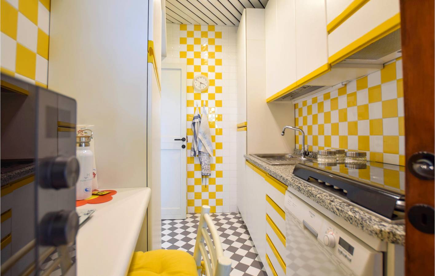 Ganze Ferienwohnung, Apartment mit Meerblick, Parkplatz, Küche - 700m zum Strand in Lido di Camaiore, Italienische Riviera