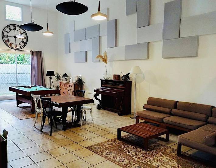 Location de vacances pour 15 personnes, avec vue ainsi que jardin et piscine à Marcollin - 3