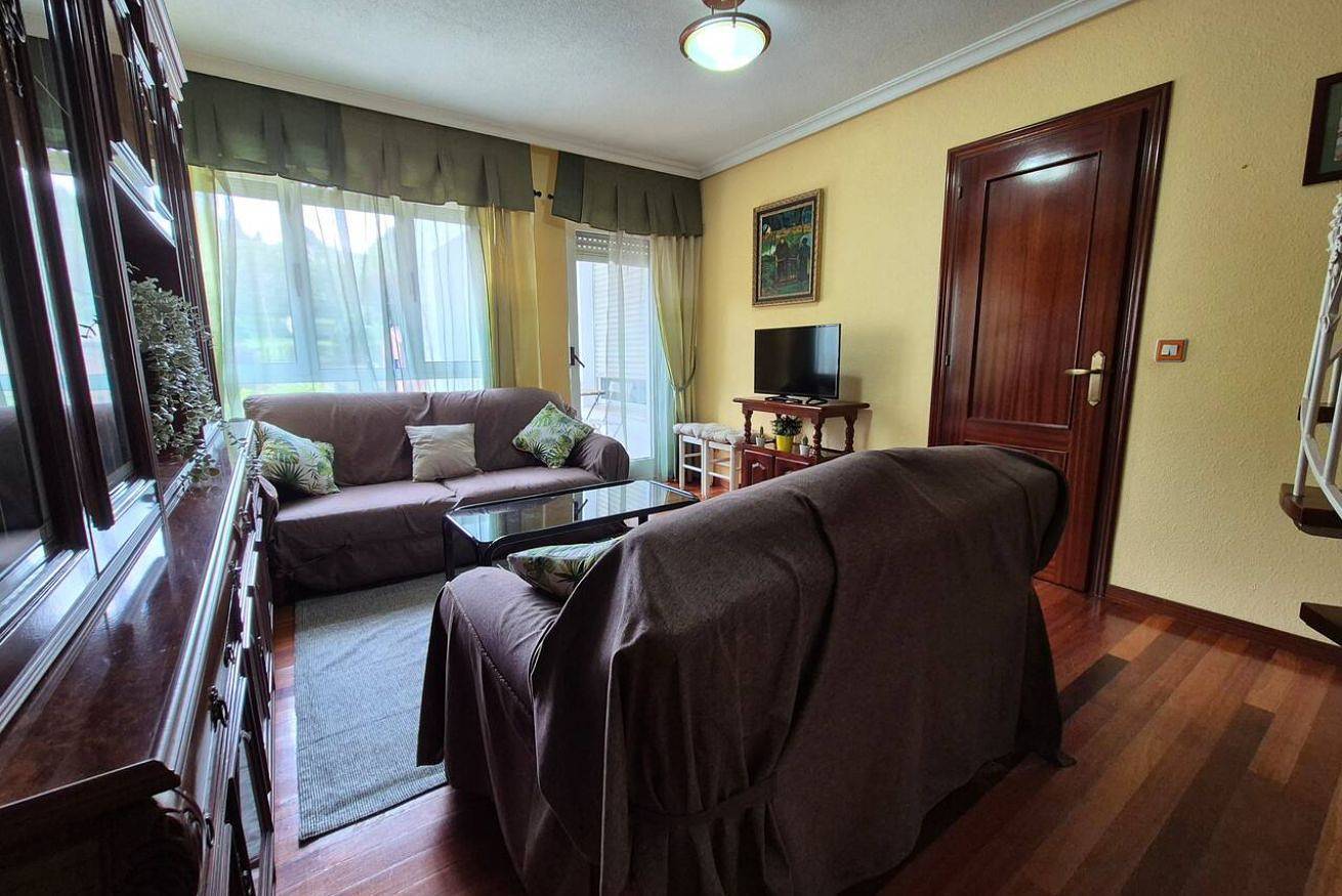 Geheel appartement, 145sqm Apt: Wi-Fi, Full Kitchen, Washer/Dryer, Long Stays in Arriondas, Cornisa Cantábrica (Spanje)