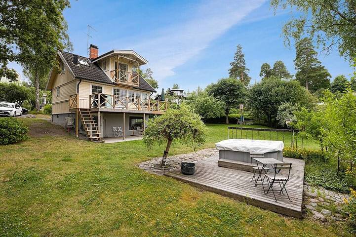 Villa für 8 Personen, mit Balkon und Garten - 1