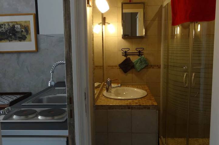 Location de vacances pour 2 personnes, avec terrasse à Saint-Maximin (Nimes) - 4