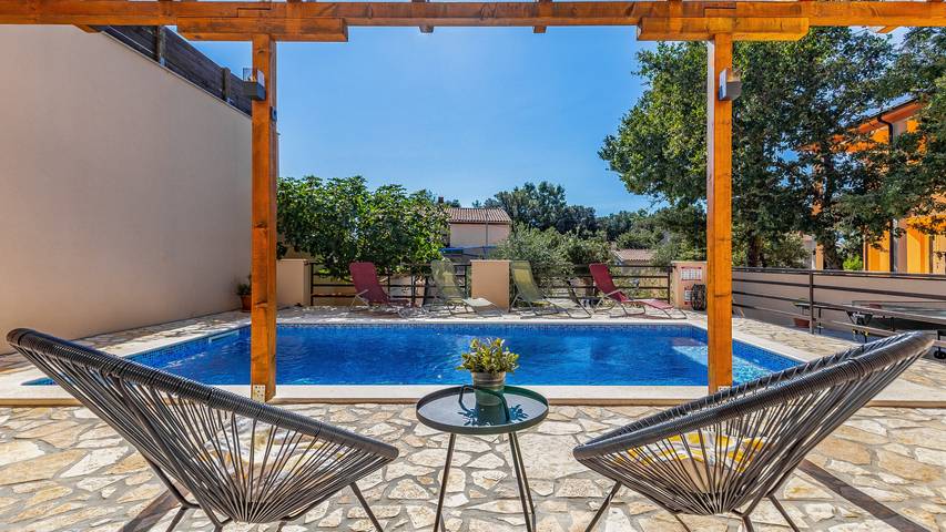 Villa pour 6 personnes, avec jacuzzi et terrasse ainsi que jardin et sauna à Barbariga - 2