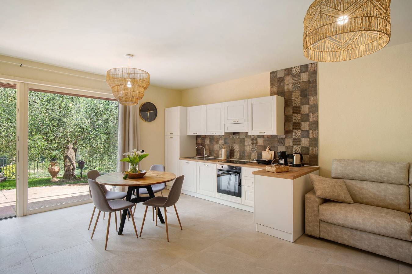 Ganze Wohnung, Ferienwohnung 'Micuzzo' mit Bergblick, Wi-Fi und Klimaanlage in Cipressa, Riviera di Ponente