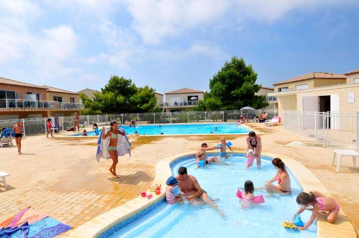 Appart’hôtel pour 4 personnes, avec piscine ainsi que jardin et vue