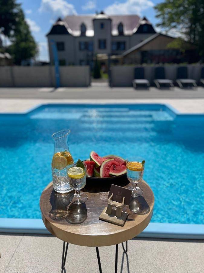 Ośrodek wypoczynkowy dla 2 osób, z widok i basen oraz ogród i sauna, zwierzęta dozwolone w Podkarpacie