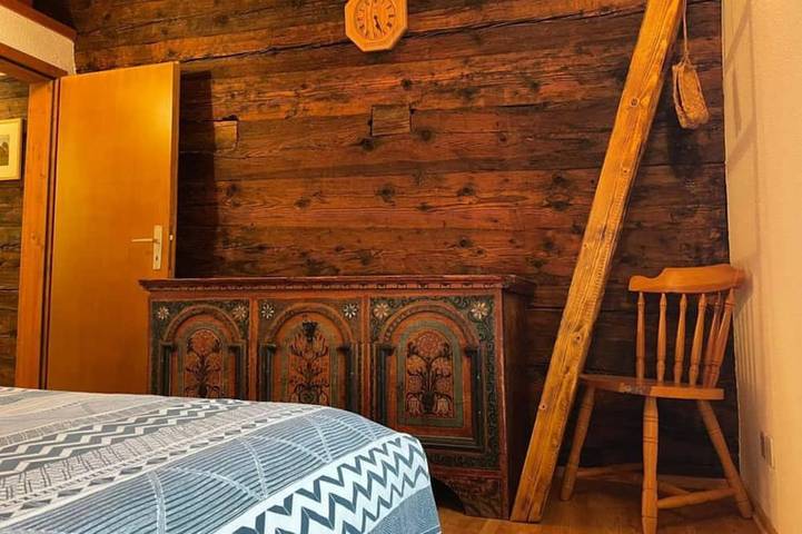 Ganze Wohnung, Dreizimmerwohnung mit Bergblick und Garten (Santorini) in Faido, Lepontinische Alpen