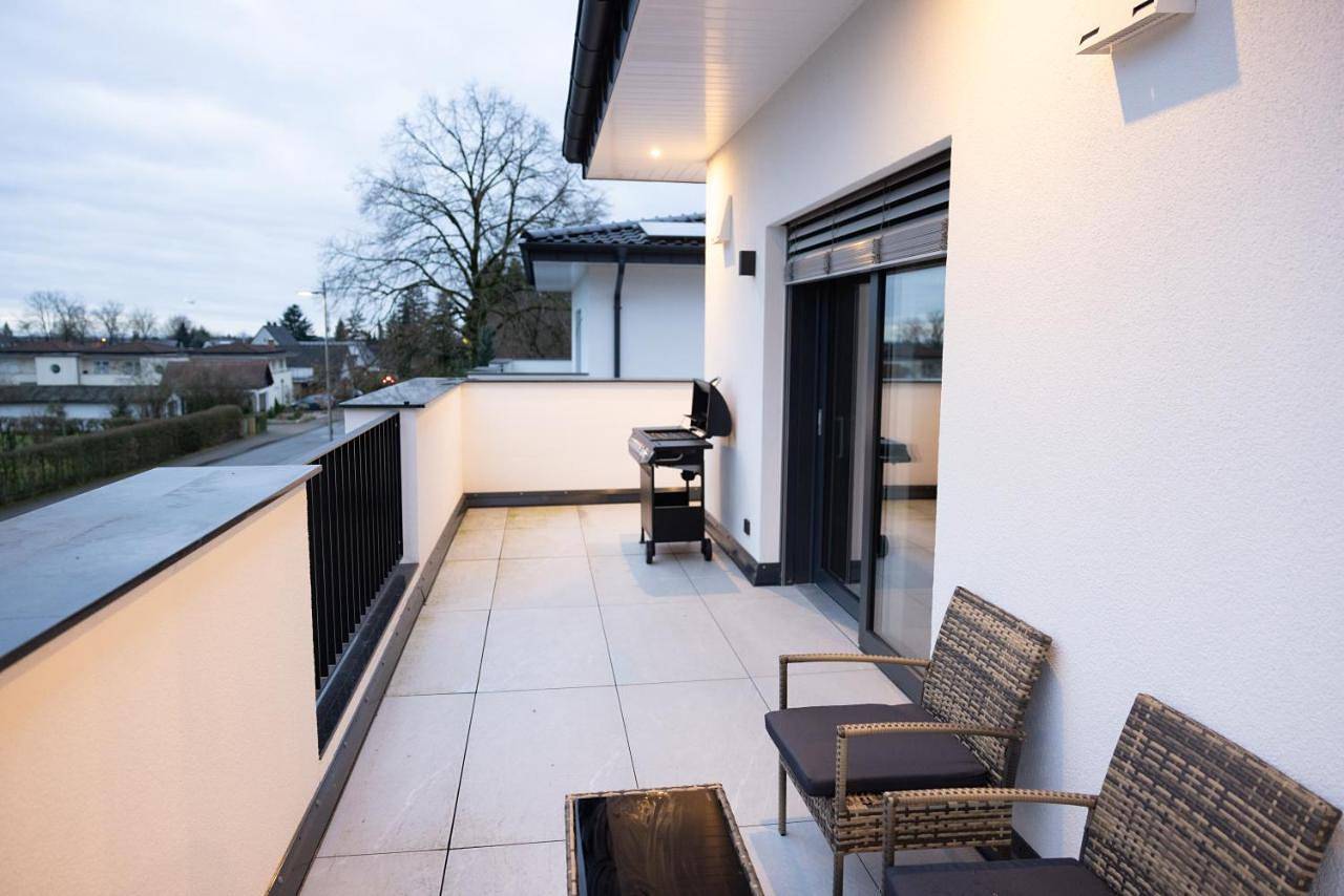 Ganze Wohnung, Three-Bedroom Premium Apartment with Balcony in Senne, Bielefeld