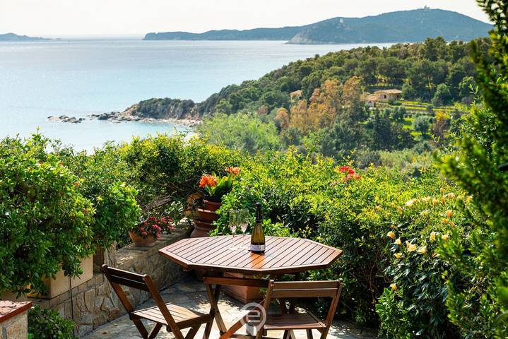 Ferienhaus für 2 Personen, mit Meerblick und Balkon/Terrasse sowie Garten in Simius