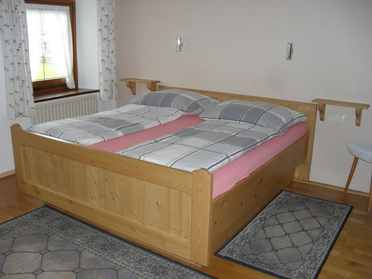 Vierbettzimmer mit Dusche in Achenkirch, Brandenberger Alpen
