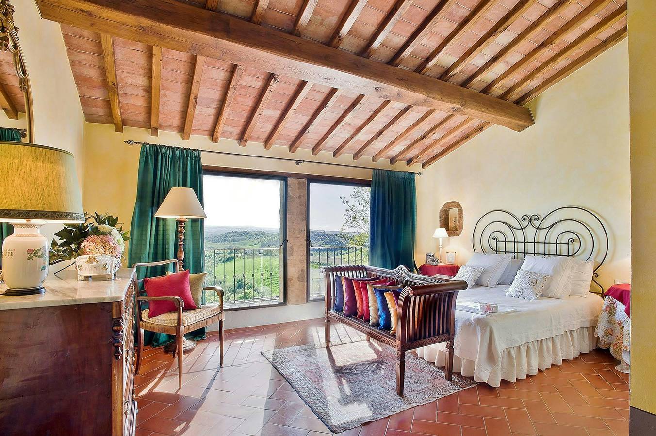 Ehemalige Scheune auf einem Weingut inmitten der Weinberge des Chianti in Certaldo, Chianti