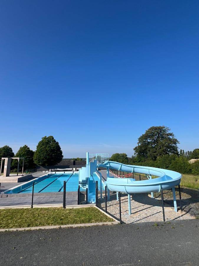 Parc de vacances pour 5 personnes, avec piscine ainsi que vue et terrasse à Sainte-Suzanne - 3