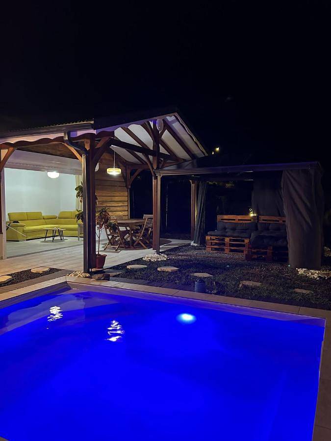 Location de vacances pour 6 personnes, avec jardin ainsi que vue et piscine dans Plage du Grand Macabou - 2