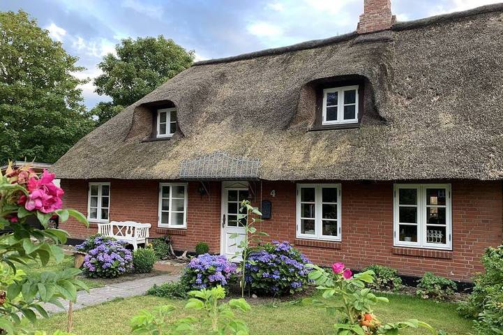 Ferienhaus für 6 Personen, mit Terrasse und Garten in Almdorf