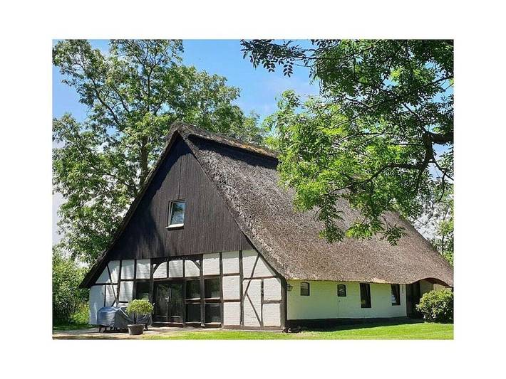Gîte pour 8 personnes, avec Jacuzzi et Terrasse ainsi que Jardin et Sauna