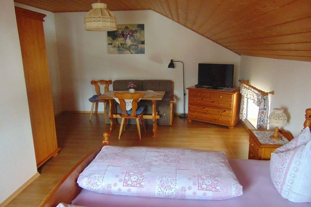 Ganze Wohnung, Ferienwohnung Abendsonne bis 5 Personen, Balkon, 51 qm in Taching am See, Rupertiwinkel