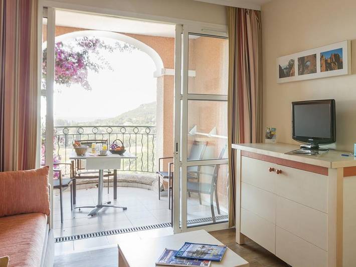 Camping pour 4 personnes, avec terrasse, animaux acceptés dans Massif de l'Esterel - 4