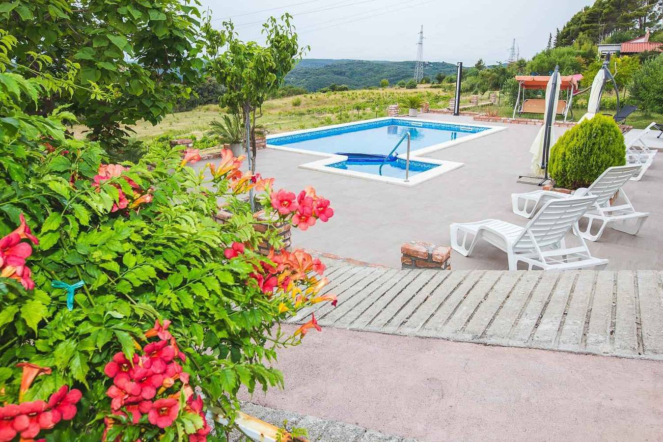 Ganze Ferienwohnung, Luxusapartment für 4 + 2 Personen mit Gemeinschaftspool und Meerblick  in Palit, Rab